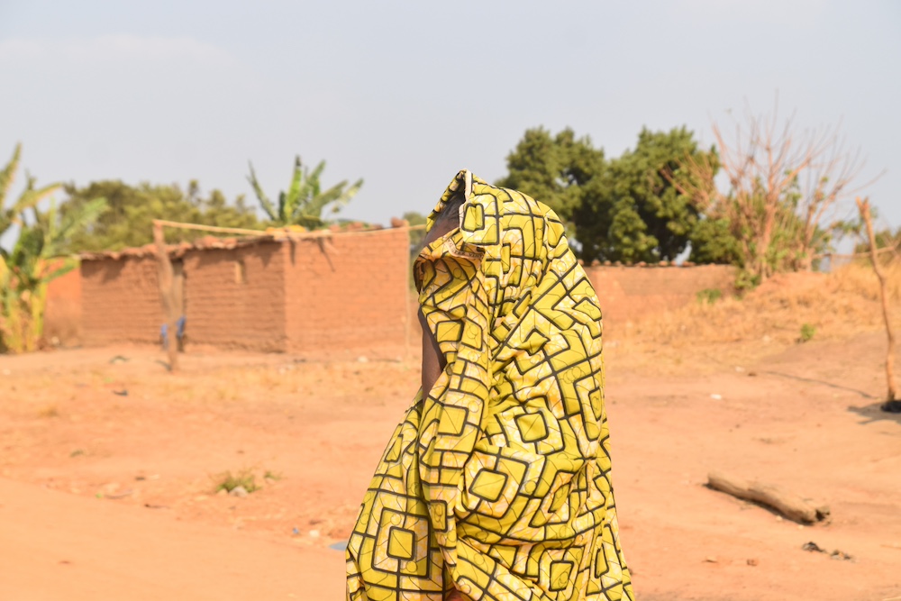 Body_Woman Covers Face from Dust Pollution_DRC_Scientific_2026