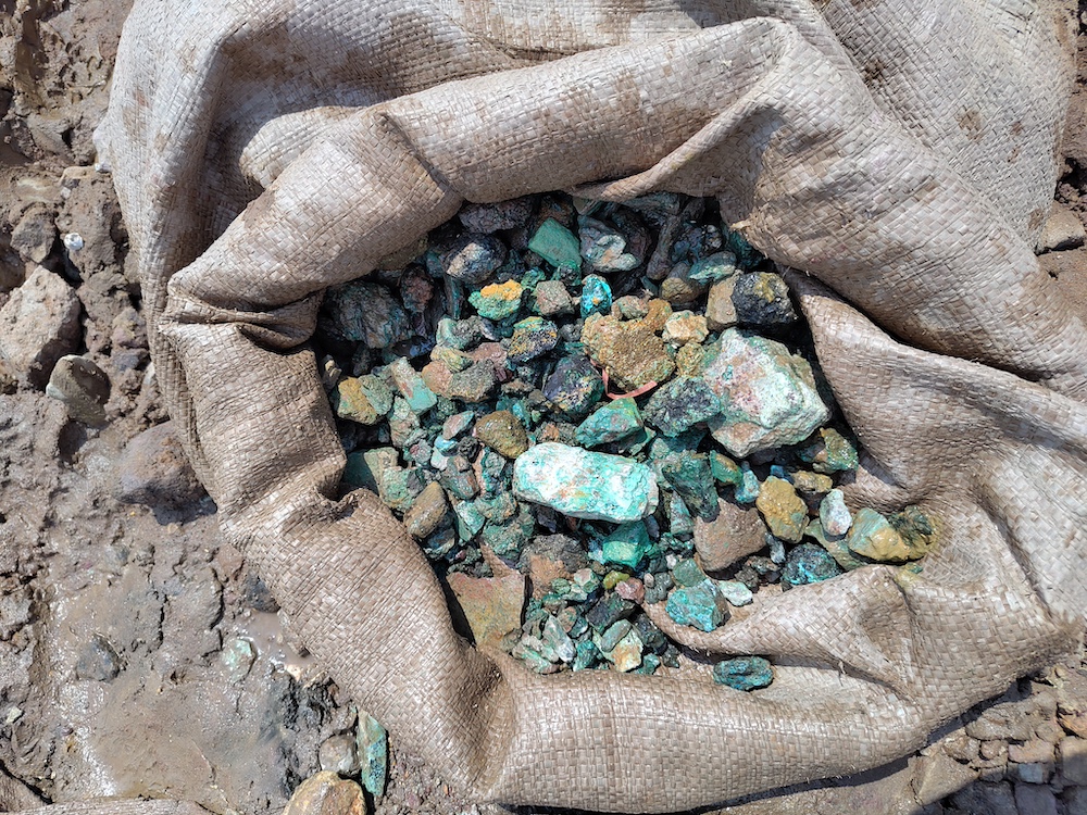 Body_extracted-mineral-ore-gathered-into-a-sack-by-an-artisanal-miner_Source-Int.jpg